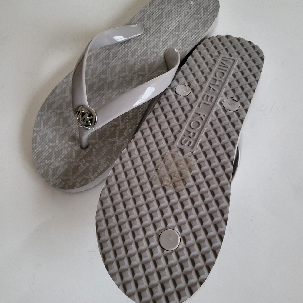 Michael Kors Jinx sandals flip flops MK logo Womens size 7 8 9 10 11 Gray - Picture 3 of 3